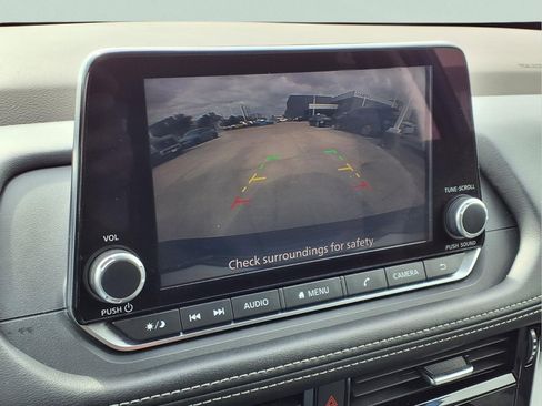 Used 2022 Nissan Rogue SV image 19