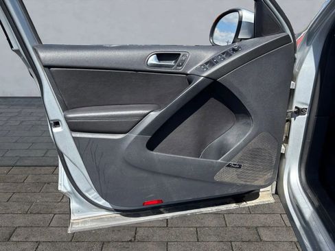 Used 2017 Volkswagen Tiguan SEL image 10