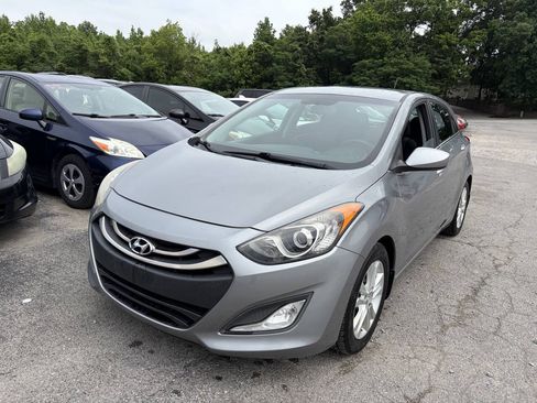 Used 2014 Hyundai Elantra GT FWD image 2