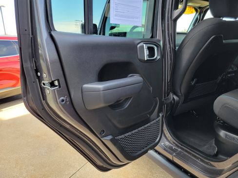 Used 2025 Jeep Wrangler Unlimited Rubicon 4xe w/ Safety Group AWD/4WD image 16