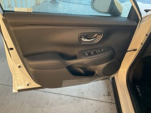New 2026 Honda HR-V LX image 4