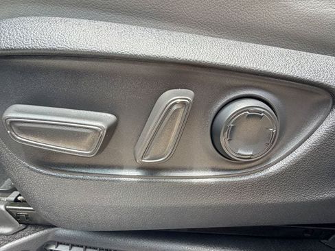 Used 2023 Toyota Sienna XLE FWD image 31