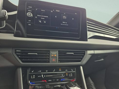 Used 2025 Volkswagen Jetta Sport FWD image 4