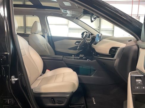 Used 2024 Nissan Rogue SL w/ SL Premium Package image 24