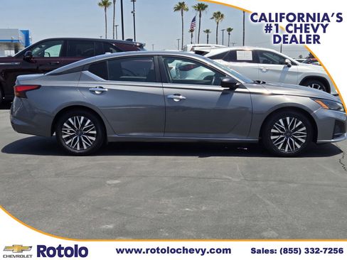 Used 2024 Nissan Altima 2.5 SV FWD image 8