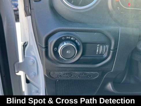 Used 2025 Jeep Wrangler Sahara w/ Safety Group image 20