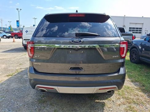 Used 2017 Ford Explorer XLT w/ Equipment Group 202A AWD/4WD image 7