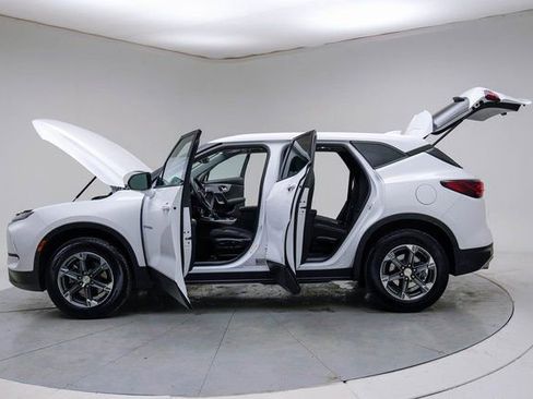 Used 2025 Chevrolet Blazer LT image 17