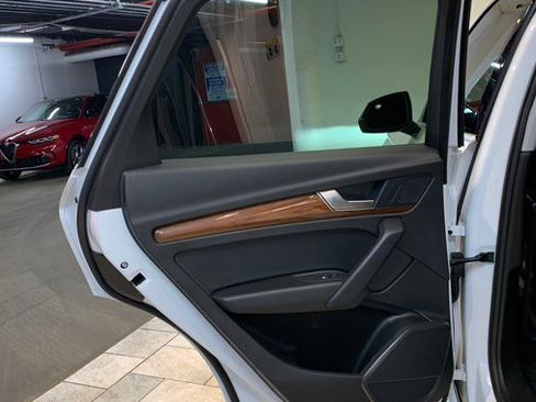 Used 2023 Audi Q5 2.0T Premium w/ Convenience Package AWD/4WD image 44