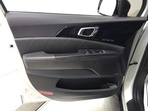 Used 2025 Kia Carnival SX Prestige image 15