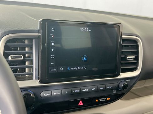 Used 2023 Hyundai Venue Limited FWD image 13