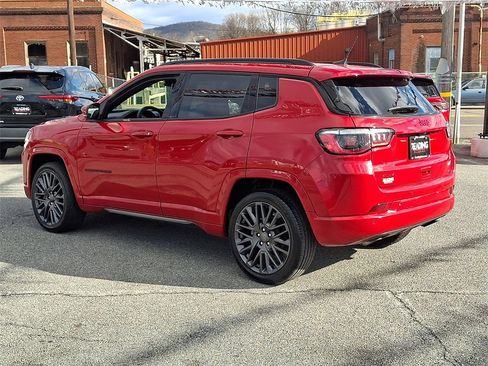 Used 2023 Jeep Compass Limited image 7