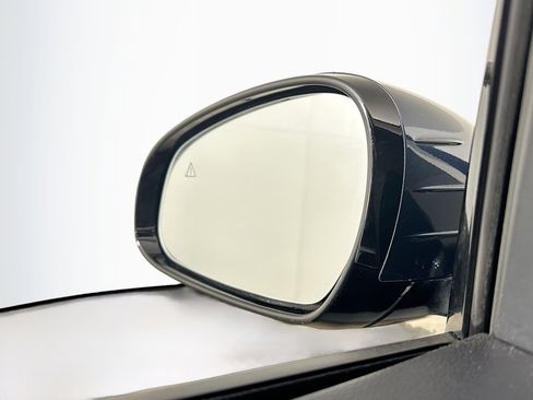 Used 2025 Genesis G70 2.5T image 16