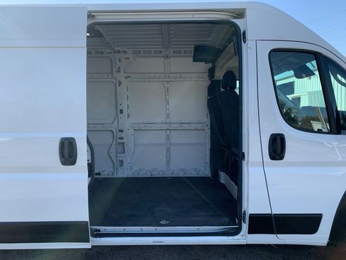 Used 2025 RAM ProMaster 2500 w/ Convenience Group image 31