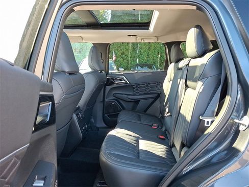 New 2025 Mitsubishi Outlander SEL image 6