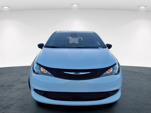 New 2026 Chrysler Voyager LX image 4