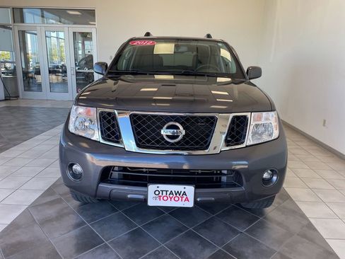 Used 2012 Nissan Pathfinder SV AWD/4WD image 3