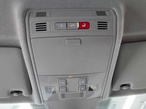 Used 2022 Volkswagen Tiguan S image 29