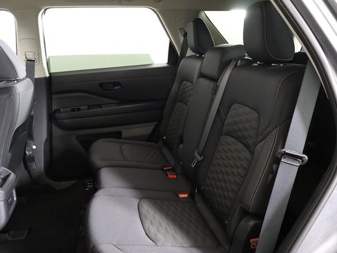 Used 2024 Nissan Pathfinder S image 30