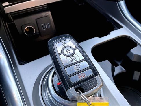 Used 2020 Ford Explorer XLT w/ Equipment Group 202A RWD image 15