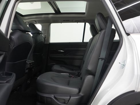 Used 2025 Toyota Grand Highlander AWD image 19