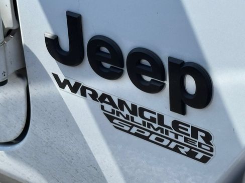 Used 2021 Jeep Wrangler Unlimited Sport AWD/4WD image 15