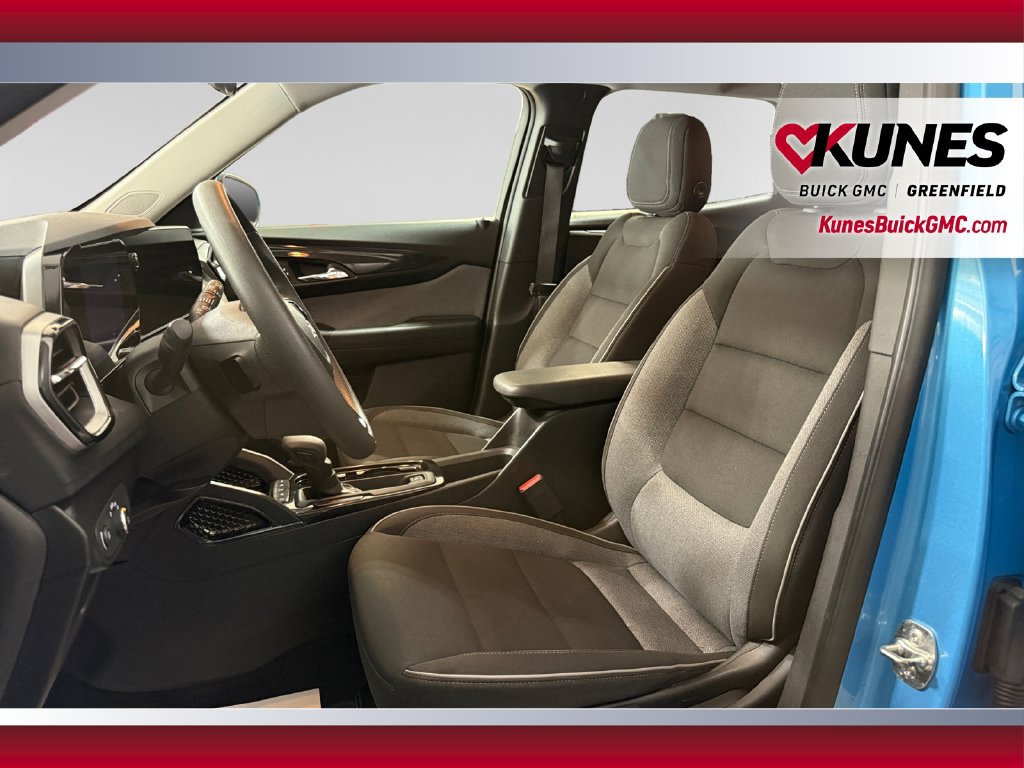 Used 2025 Chevrolet TrailBlazer LT AWD/4WD image 23