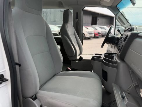 Used 2009 Ford E-350 and Econoline 350 XLT RWD image 18
