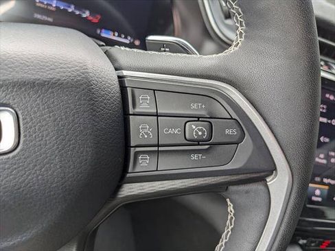 Used 2023 Jeep Grand Cherokee L Laredo AWD/4WD image 27