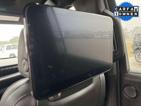 Used 2023 GMC Yukon XL Denali w/ Advanced Technology Package image 19