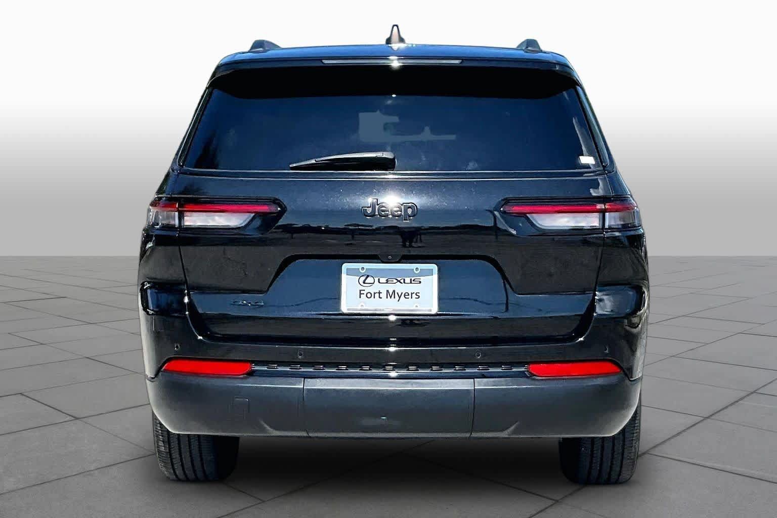 Used 2023 Jeep Grand Cherokee L Laredo AWD/4WD image 5