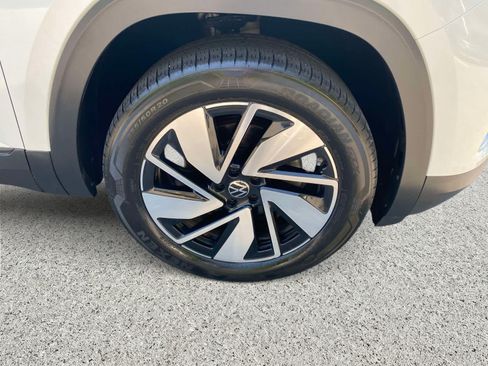 Used 2025 Volkswagen Atlas SE AWD/4WD image 34