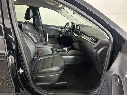 Used 2023 Ford Escape SE image 28