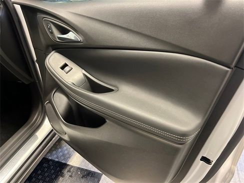 Used 2022 Buick Encore GX Select image 11