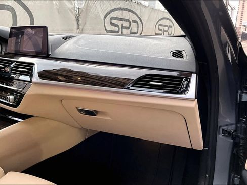 Used 2019 BMW 530i image 18