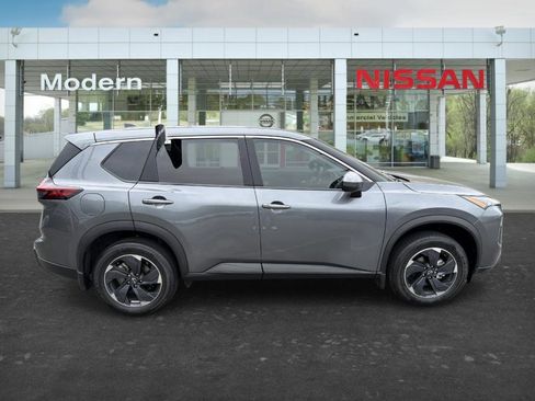 Certified 2026 Nissan Rogue SV FWD image 6