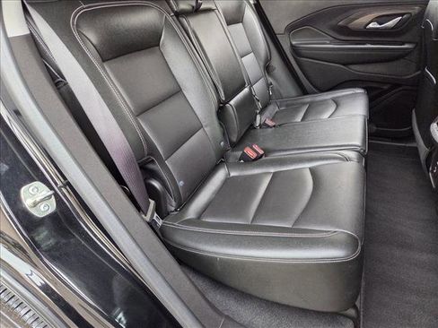 Used 2024 GMC Terrain SLT image 18