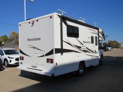 Used 2017 Ford E-450 and Econoline 450 Super Duty w/ Motorhome Prep Package image 5