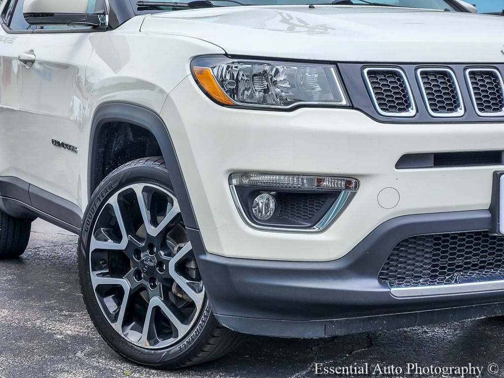 Used 2018 Jeep Compass Limited w/ Navigation Group AWD/4WD image 3