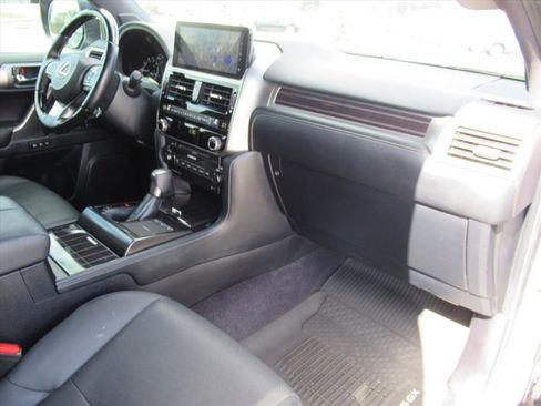 Used 2022 Lexus GX 460 Premium w/ Premium Package image 11