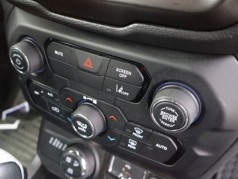 Used 2023 Jeep Renegade Trailhawk image 13