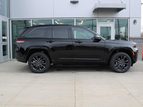 New 2026 Jeep Grand Cherokee Limited Reserve image 4