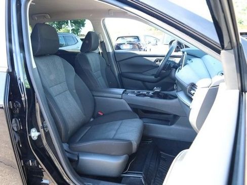 Certified 2025 Nissan Rogue SV FWD image 23