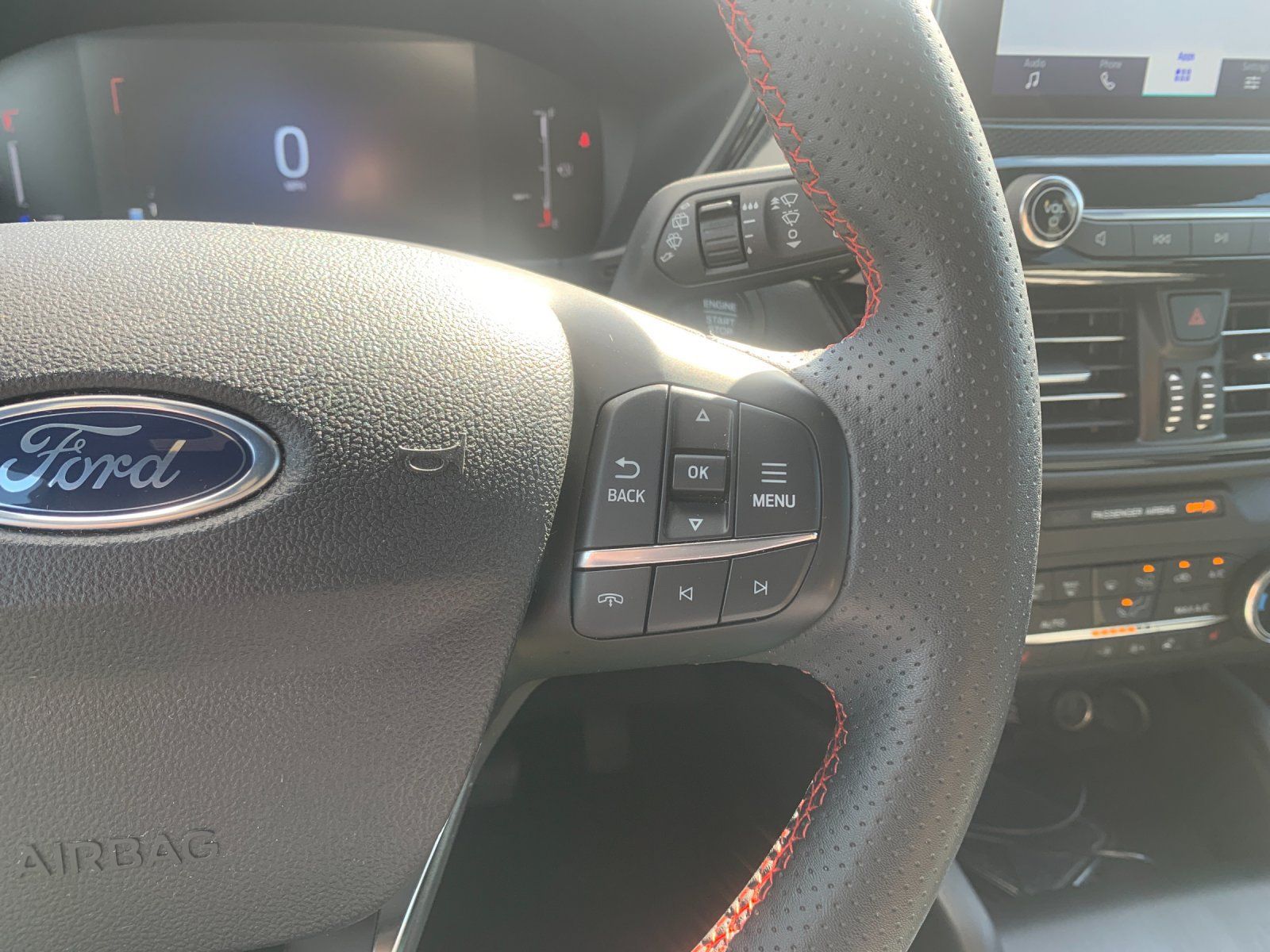 Used 2025 Ford Escape ST-Line Select AWD/4WD image 30