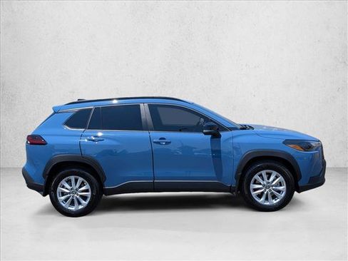 Used 2026 Toyota Corolla Cross LE w/ Moonroof Package FWD image 4
