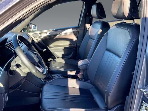 Used 2022 Volkswagen Tiguan SE R-Line image 6