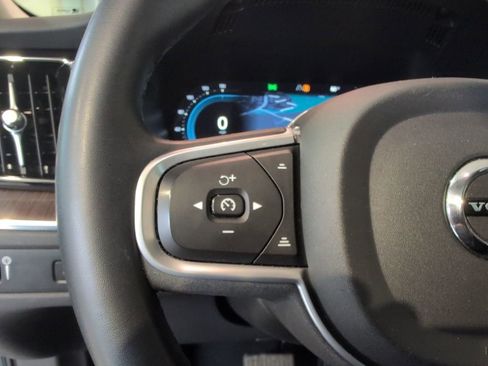 Used 2022 Volvo XC60 B5 Momentum w/ Advanced Package image 15