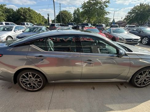 Used 2023 Nissan Altima 2.0 SR FWD image 7
