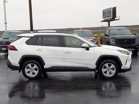 Used 2019 Toyota RAV4 XLE image 2