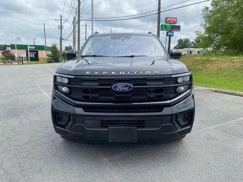 Used 2025 Ford Expedition Max Active AWD/4WD image 2